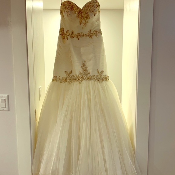 Enzoani Gretchen Dress - Picture 1 of 8